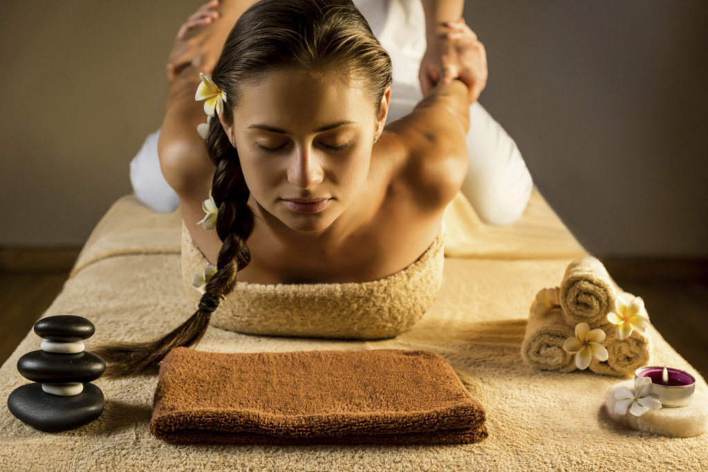 Clean towels and calming spa details